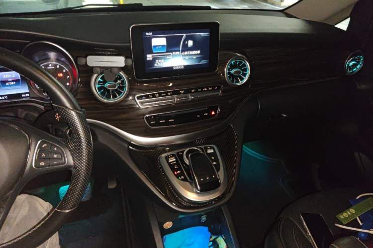 Used Mercedes-Benz V-Class 2018 V 260 Avantgarde Edition China VI Audio And AC Panel