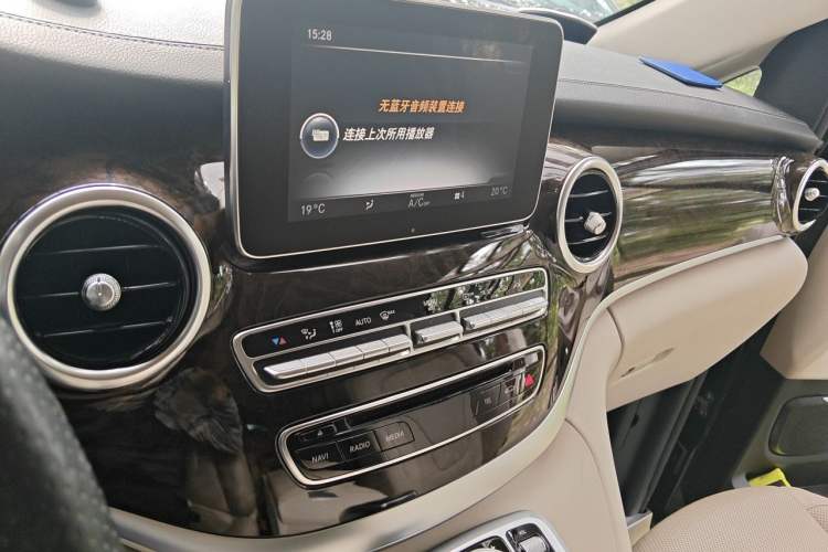 Used Mercedes-Benz V-Class 2018 V 260 L Prestige Extended Version China VI Audio And AC Panel