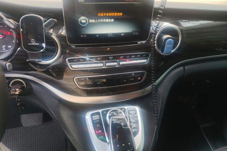 Used Mercedes-Benz V-Class 2018 V 260 Avantgarde Edition China VI Audio And AC Panel