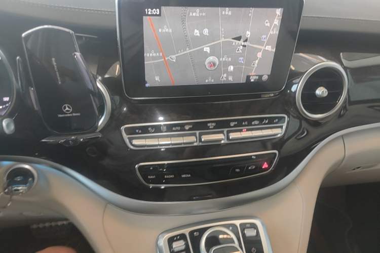 Used Mercedes-Benz V-Class 2018 V 260 Prestige Edition China VI Audio And AC Panel