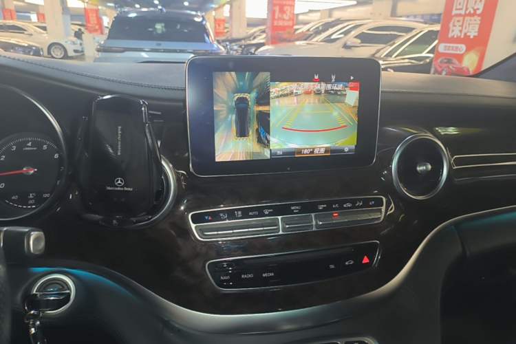 Used Mercedes-Benz V-Class 2018 V 260 L Prestige Extended Version China VI Audio And AC Panel