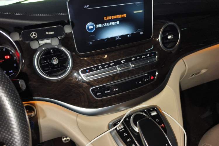 Used Mercedes-Benz V-Class 2018 V 260 L Prestige Extended Version China V Audio And AC Panel
