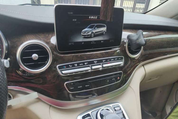 Used Mercedes-Benz V-Class  Audio And AC Panel