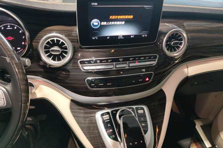 Used Mercedes-Benz V-Class 2018 V 260 Avantgarde Edition China VI Audio And AC Panel