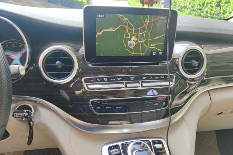 Used Mercedes-Benz V-Class 2018 V 260 Avantgarde Edition China VI Audio And AC Panel