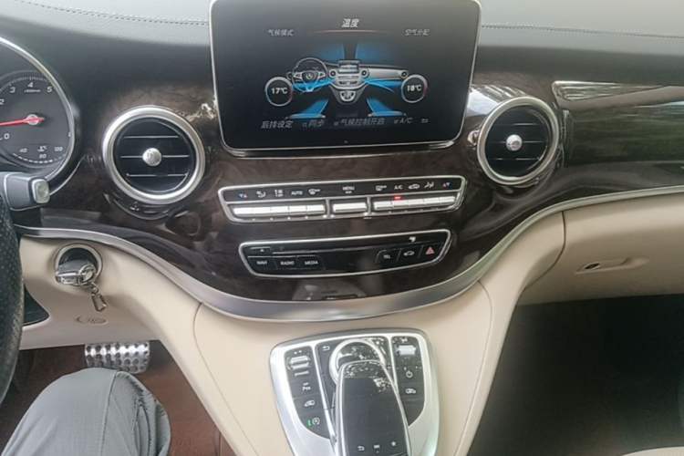 Used Mercedes-Benz V-Class 2018 V 260 L Prestige Extended Version China V Audio And AC Panel