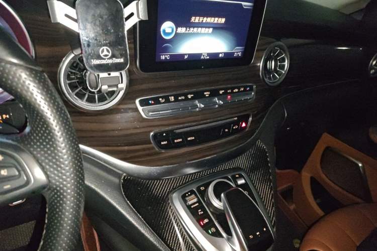 Used Mercedes-Benz V-Class 2018 V 260 Avantgarde Edition China VI Audio And AC Panel