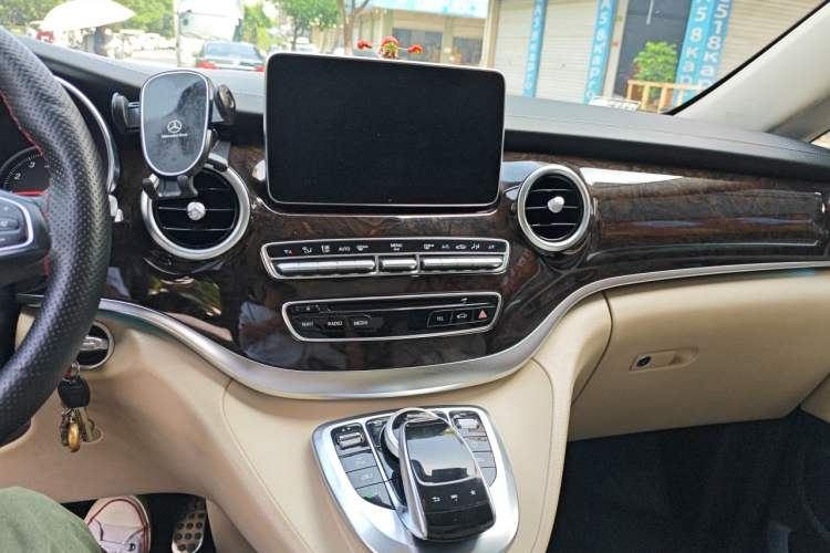 Used Mercedes-Benz V-Class 2018 V 260 Prestige Edition China VI Audio And AC Panel