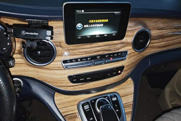 Used Mercedes-Benz V-Class  Audio And AC Panel