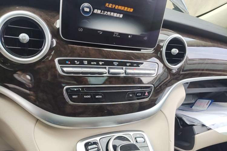 Used Mercedes-Benz V-Class 2018 V 260 Prestige Edition China VI Audio And AC Panel