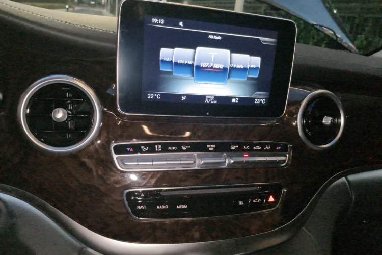Used Mercedes-Benz V-Class 2018 V 260 Prestige Edition China VI Audio And AC Panel