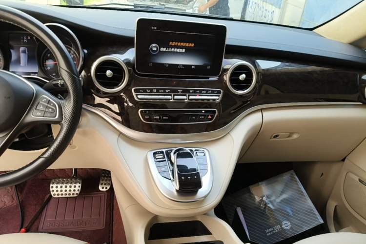 Used Mercedes-Benz V-Class 2018 V 260 L Prestige Extended Version China VI Audio And AC Panel