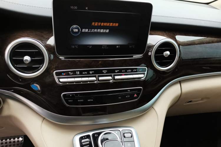 Used Mercedes-Benz V-Class 2018 V 260 Prestige Edition China VI Audio And AC Panel