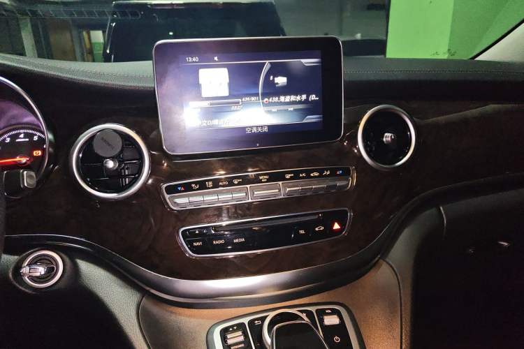 Used Mercedes-Benz V-Class 2018 V 260 L Prestige Extended Version China VI Audio And AC Panel