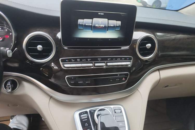 Used Mercedes-Benz V-Class 2018 V 260 Prestige Edition China VI Audio And AC Panel