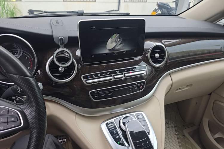 Used Mercedes-Benz V-Class 2018 V 260 L Prestige Extended Version China V Audio And AC Panel