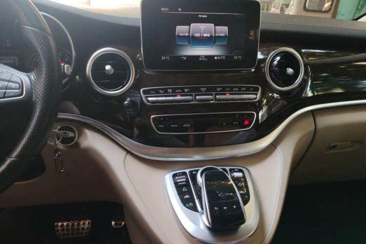 Used Mercedes-Benz V-Class 2018 V 260 L Prestige Extended Version China V Audio And AC Panel