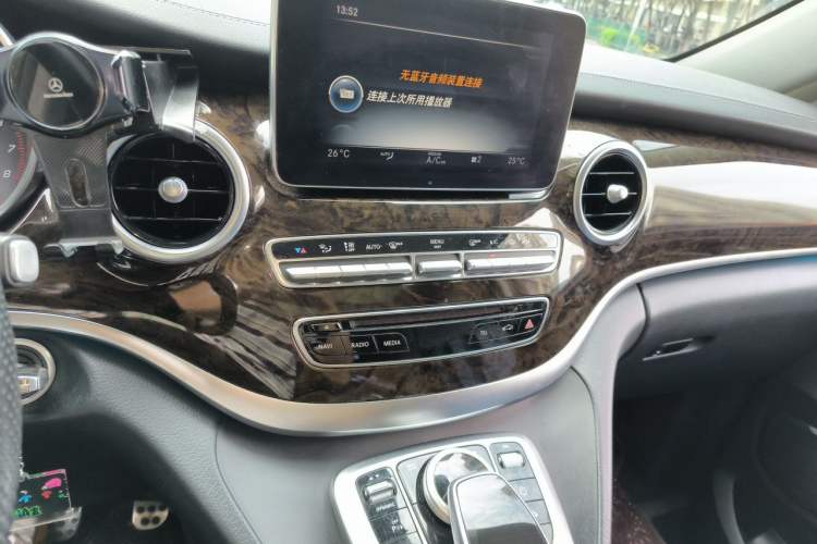 Used Mercedes-Benz V-Class 2018 V 260 Prestige Edition China VI Audio And AC Panel