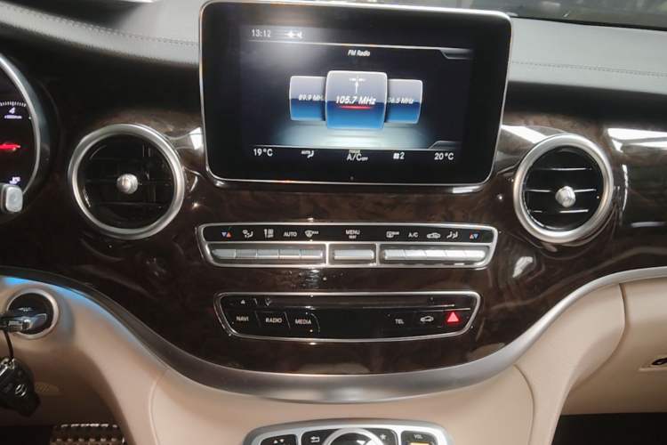 Used Mercedes-Benz V-Class 2018 V 260 Prestige Edition China VI Audio And AC Panel
