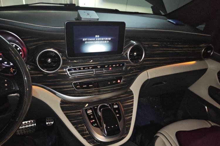 Used Mercedes-Benz V-Class 2018 V 260 L Prestige Extended Version China VI Audio And AC Panel