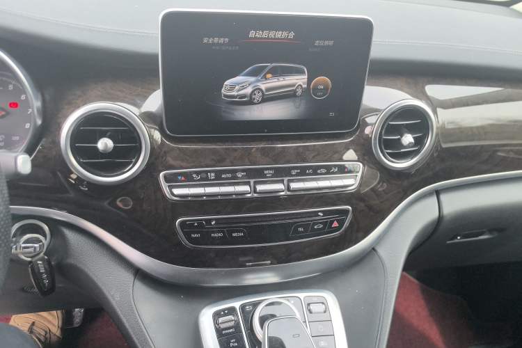 Used Mercedes-Benz V-Class 2018 V 260 L Prestige Extended Version China VI Audio And AC Panel