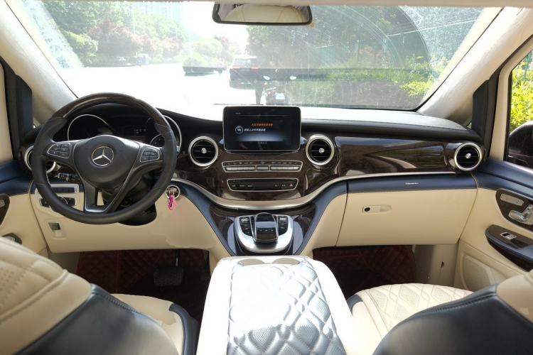 Used Mercedes-Benz V-Class 2018 V 260 L Prestige Extended Version China VI Center Console