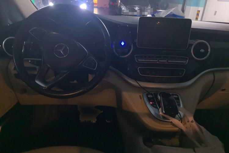 Used Mercedes-Benz V-Class 2018 V 260 Prestige Edition China VI Center Console