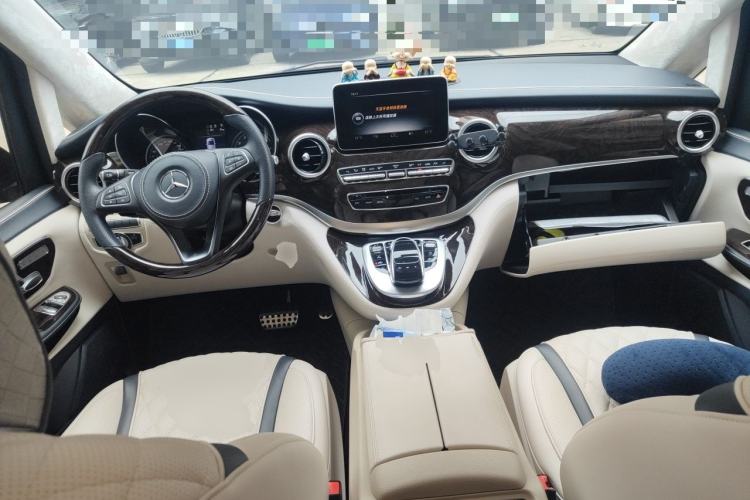 Used Mercedes-Benz V-Class 2018 V 260 L Prestige Extended Version China VI Center Console