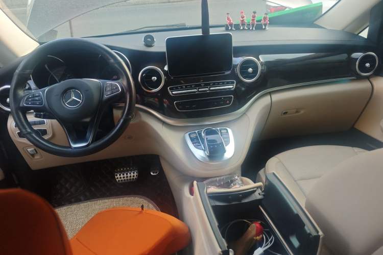 Used Mercedes-Benz V-Class 2018 V 260 Prestige Edition China VI Center Console