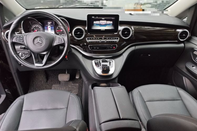 Used Mercedes-Benz V-Class 2018 V 260 Avantgarde Edition China VI Center Console