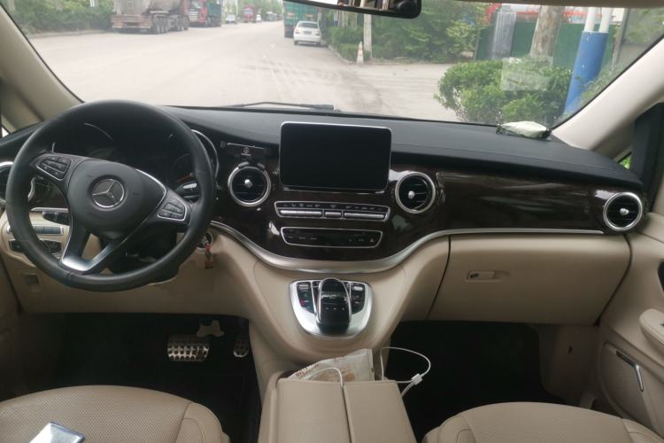 Used Mercedes-Benz V-Class 2018 V 260 L Prestige Extended Version China VI Center Console