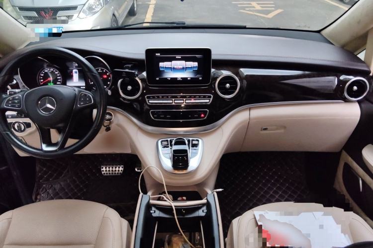 Used Mercedes-Benz V-Class 2018 V 260 Prestige Edition China VI Center Console