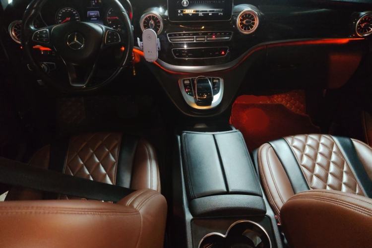 Used Mercedes-Benz V-Class 2018 V 260 Avantgarde Edition China VI Center Console