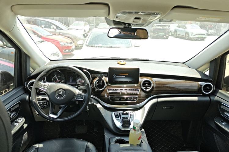 Used Mercedes-Benz V-Class 2018 V 260 Avantgarde Edition China VI Center Console