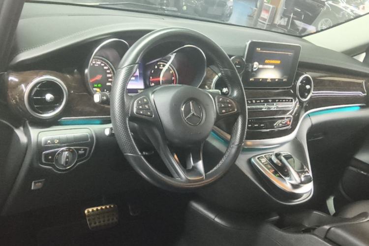 Used Mercedes-Benz V-Class 2018 V 260 Prestige Edition China VI Center Console