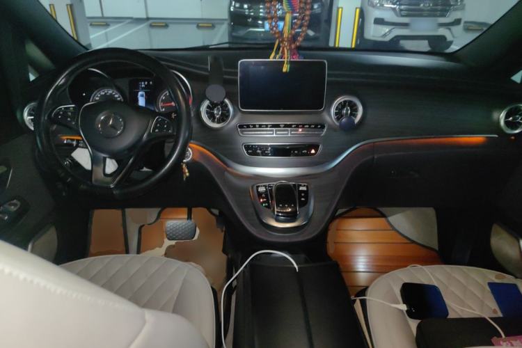 Used Mercedes-Benz V-Class  Center Console