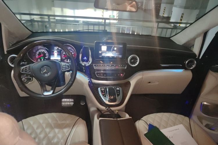 Used Mercedes-Benz V-Class 2018 V 260 L Prestige Extended Version China VI Center Console