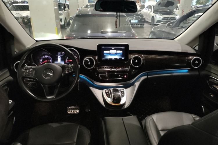 Used Mercedes-Benz V-Class 2018 V 260 L Prestige Extended Version China VI Center Console