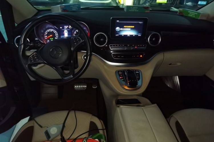Used Mercedes-Benz V-Class 2018 V 260 L Prestige Extended Version China VI Center Console