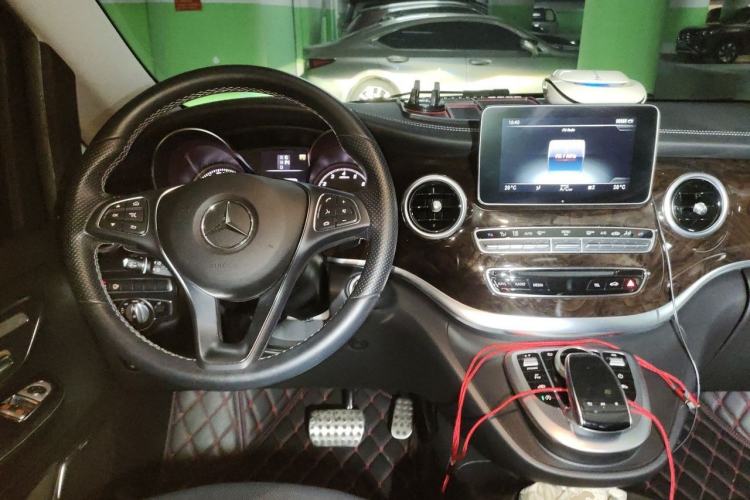 Used Mercedes-Benz V-Class 2018 V 260 L Prestige Extended Version China VI Center Console