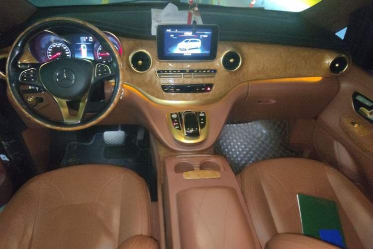 Used Mercedes-Benz V-Class  Center Console