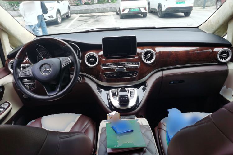 Used Mercedes-Benz V-Class  Center Console