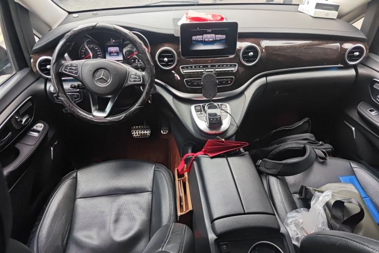 Used Mercedes-Benz V-Class 2018 V 260 L Prestige Extended Version China VI Center Console