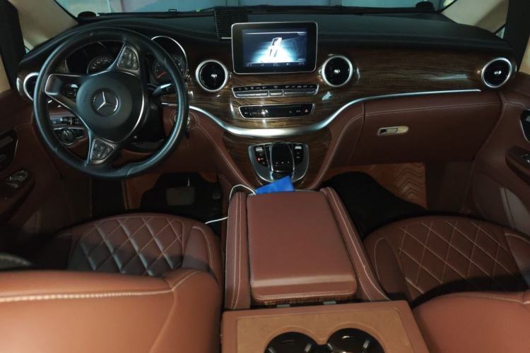 Used Mercedes-Benz V-Class 2018 V 260 L Prestige Extended Version China VI Center Console