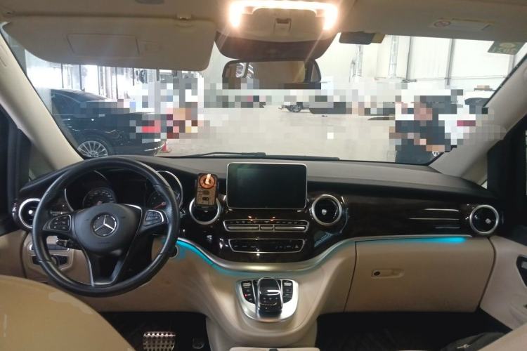 Used Mercedes-Benz V-Class 2018 V 260 L Prestige Extended Version China VI Center Console