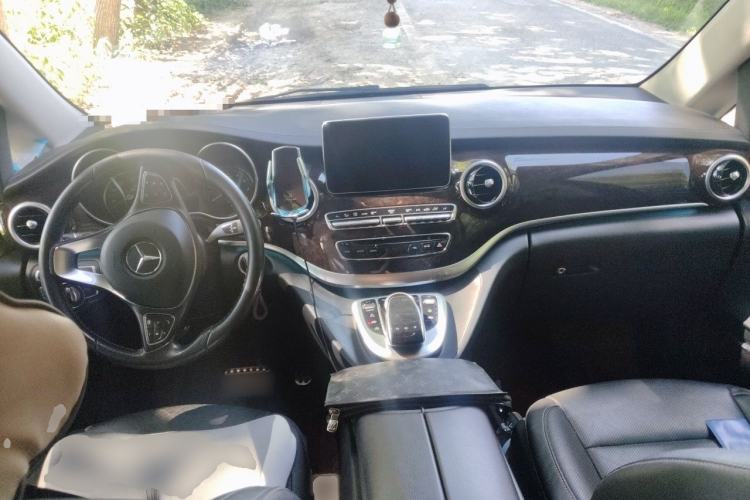 Used Mercedes-Benz V-Class 2018 V 260 L Prestige Extended Version China VI Center Console