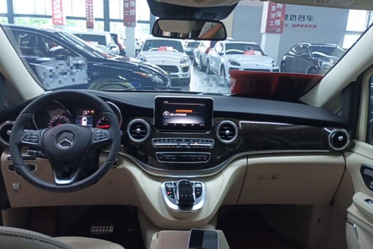 Used Mercedes-Benz V-Class 2018 V 260 L Prestige Extended Version China VI Center Console