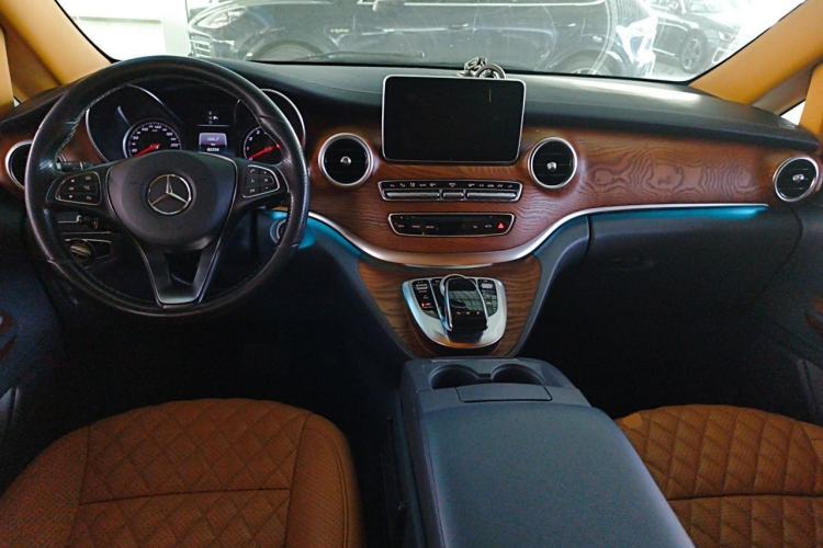 Used Mercedes-Benz V-Class 2018 V 260 L Prestige Extended Version China VI Center Console