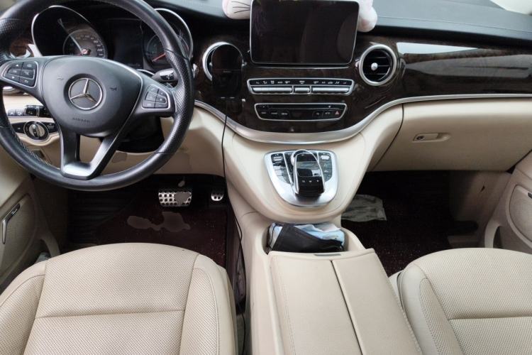 Used Mercedes-Benz V-Class 2018 V 260 Prestige Edition China VI Center Console