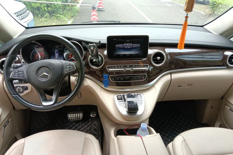 Used Mercedes-Benz V-Class 2018 V 260 L Prestige Extended Version China VI Center Console